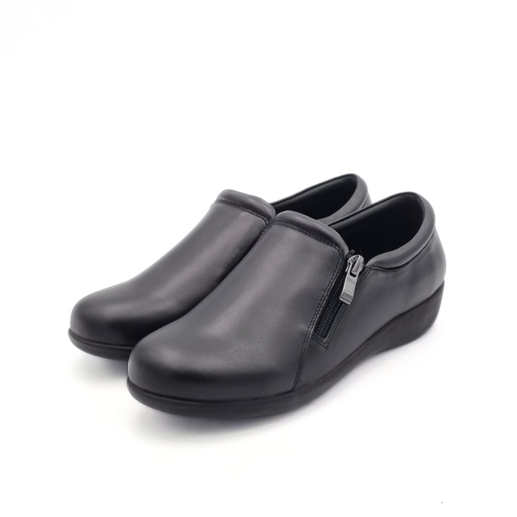 Green Cross Lads Shoe