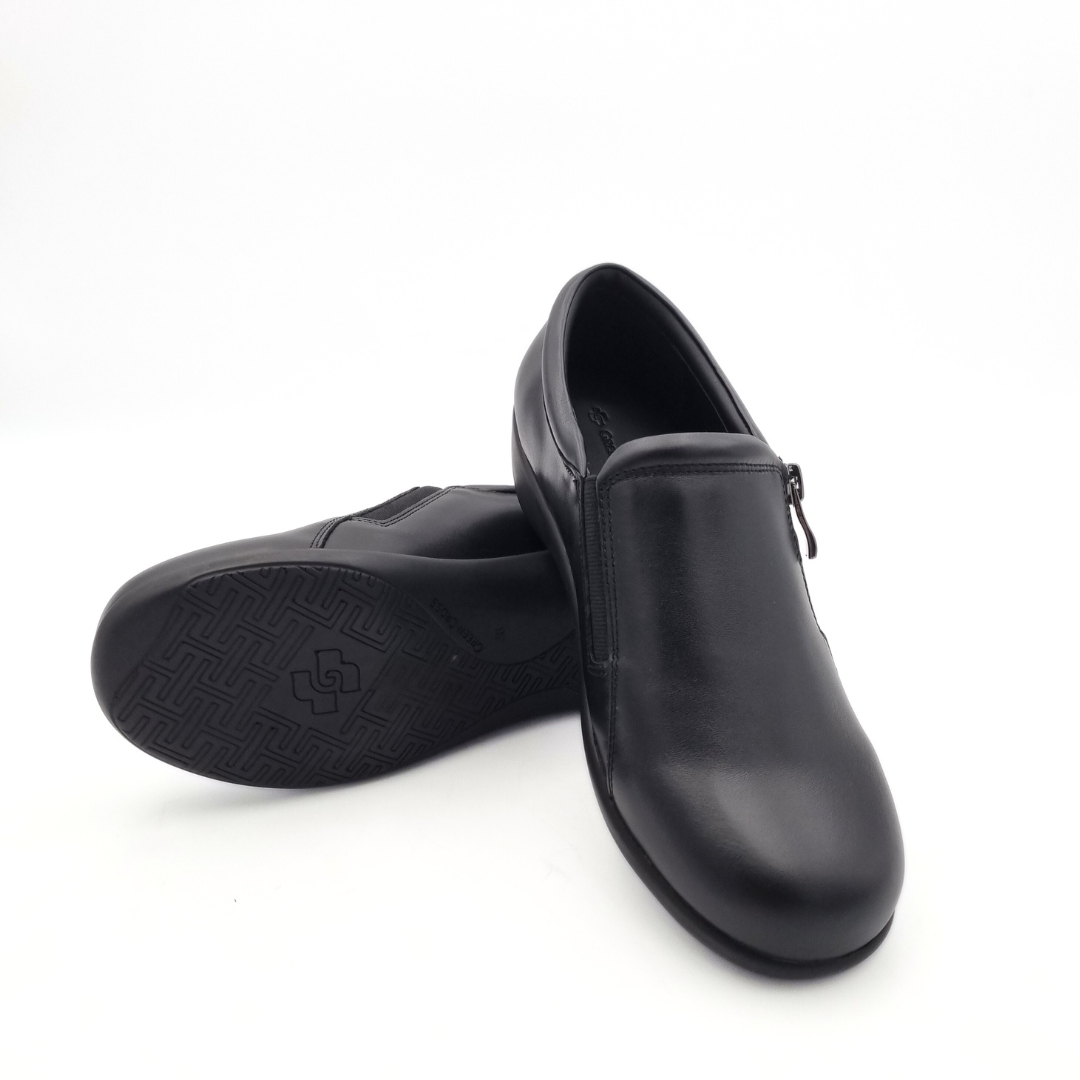 kooo　黒　36 MyRunway | Shop Crocs Black All-Terrain Sandals for Women & Men