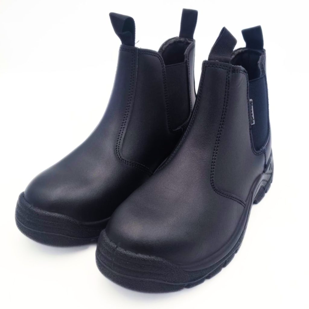 PINNACLE AUSTRA CHELSEA BOOTS